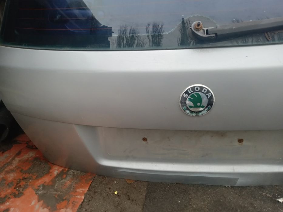 Крышка багажника на ШКОДУ ФАБИЯ хачбэк