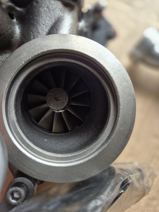 Turbosprezarka Turbina Hybryda Bmw 5 E60 E61  535d M57 272km