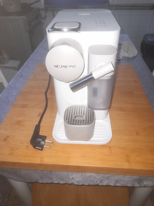 máquina de café Nespresso De'Longhi Lattissima One