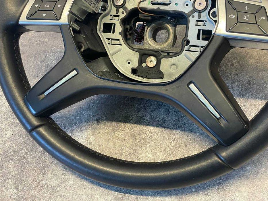 Руль в ідеальному стані Mercedes W204 W212 мультикермо в Оригіналі