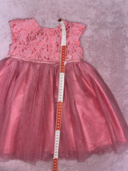 Очень яркое пышное платье на девочку 12-18 мес