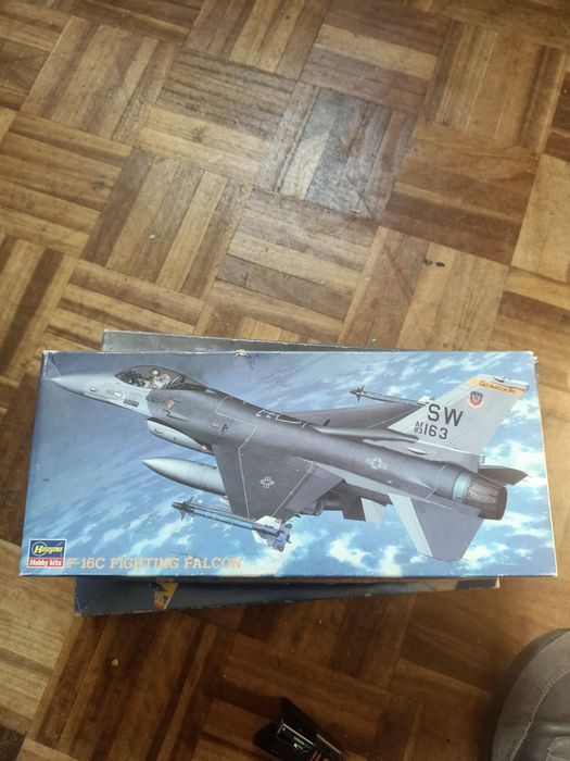 Vendo kit de modelismo hasegawa do F16 c Fighting Falcon