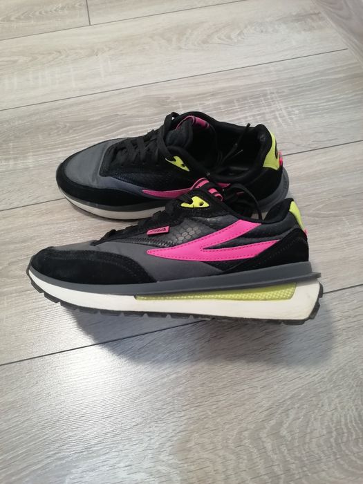 Sneakersy Fila 38 wkładka 24. Skóra naturalna.