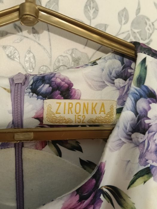 Святкова сукня для дівчинки