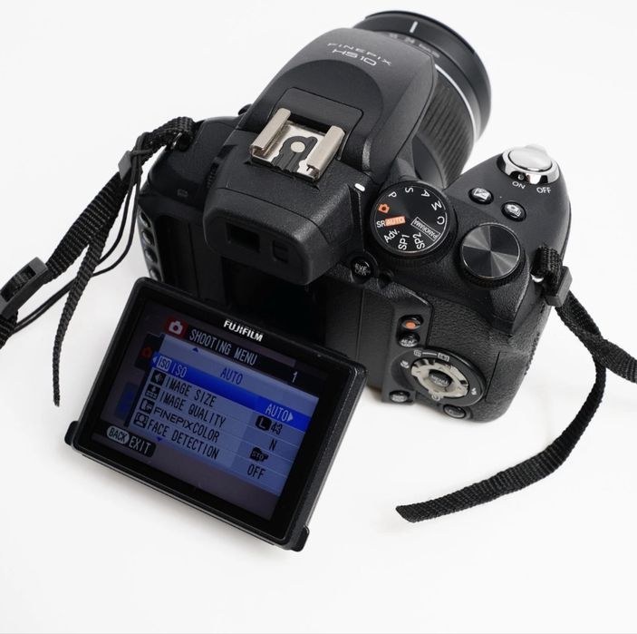 Fujifilm HS10 30x Zoom 4.2-126mm F/2.8-5.6