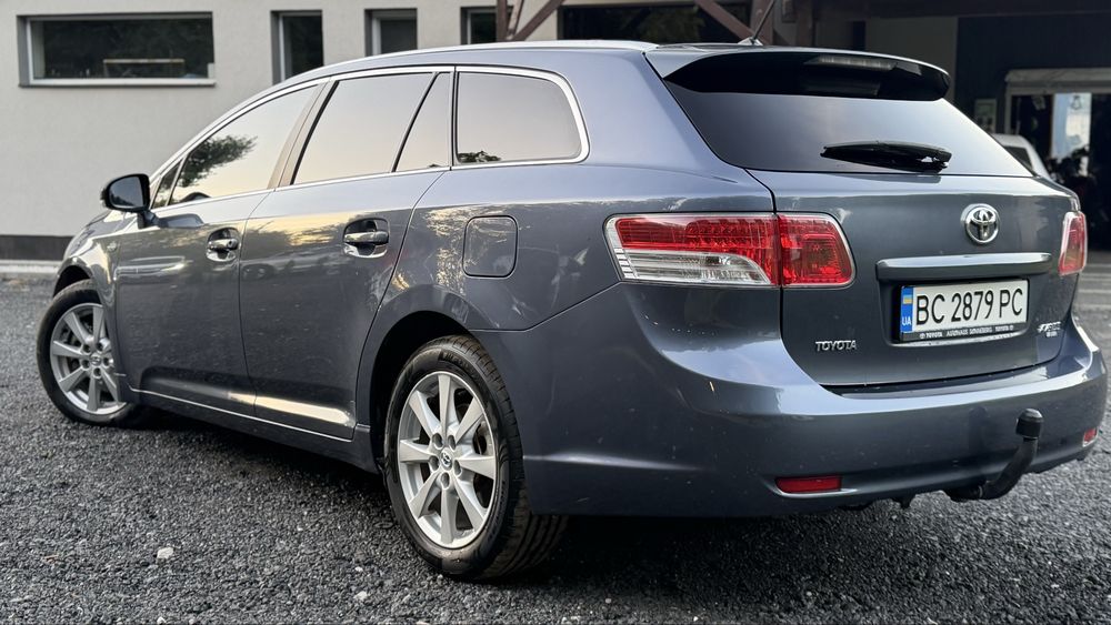 Toyota Avensis.