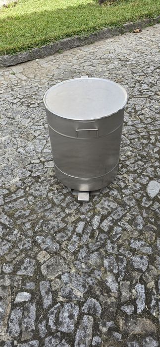 Caixote do lixo em inox