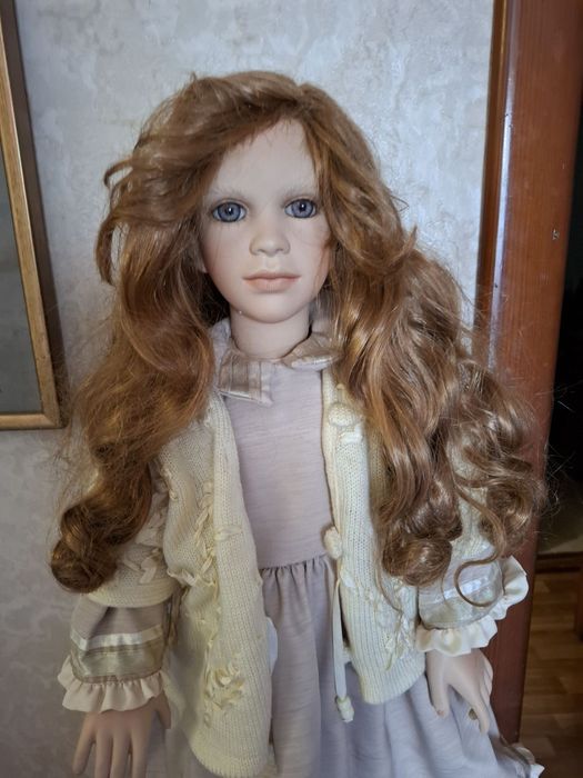 Продам коллекционную фарфоровую куклу от автора Заверушински