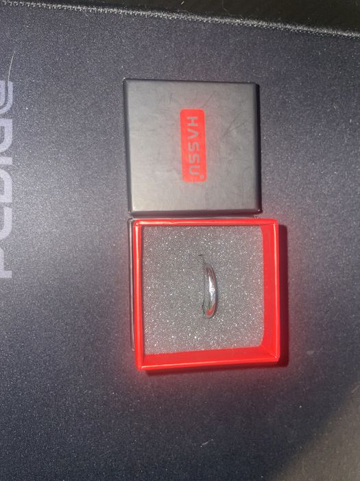 Anel hassu semi novo