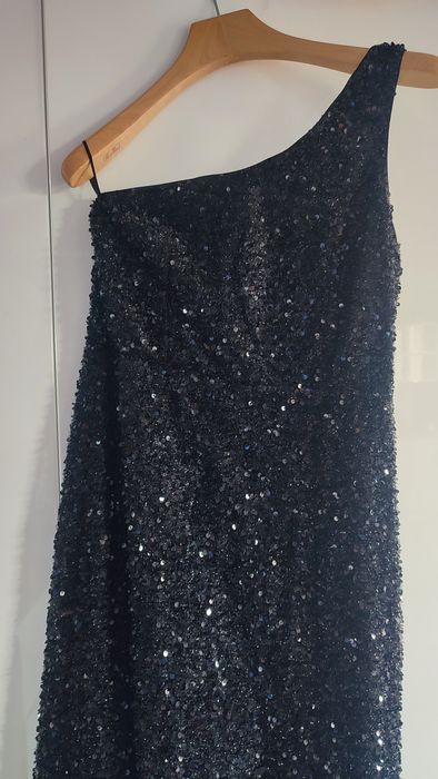 Sukienka cekinowa długa