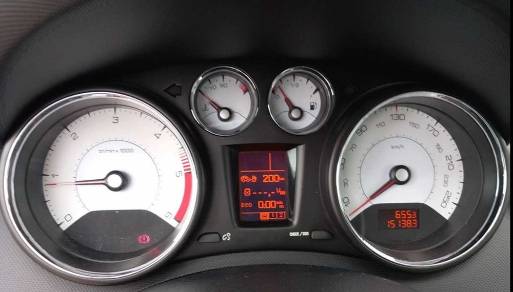 Peugeot 308 CC 1.6 e-HDi Allure | 2013 | 151.383 km | Bordeaux | Estofos em Pele | Portimão