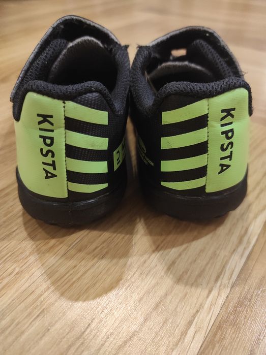 Buty do piłki nożnej, korki Decathlon r. 28