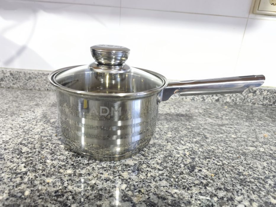 Trem de 6 panelas de cozinha em inox
