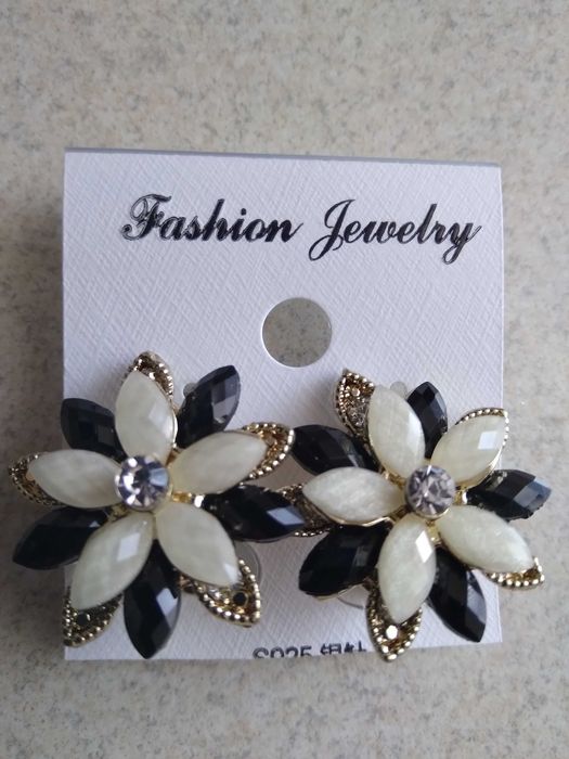 piękne nowe klipsy kwiaty