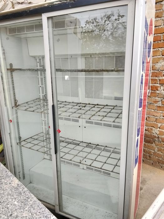 Продам холодильники в магазин
