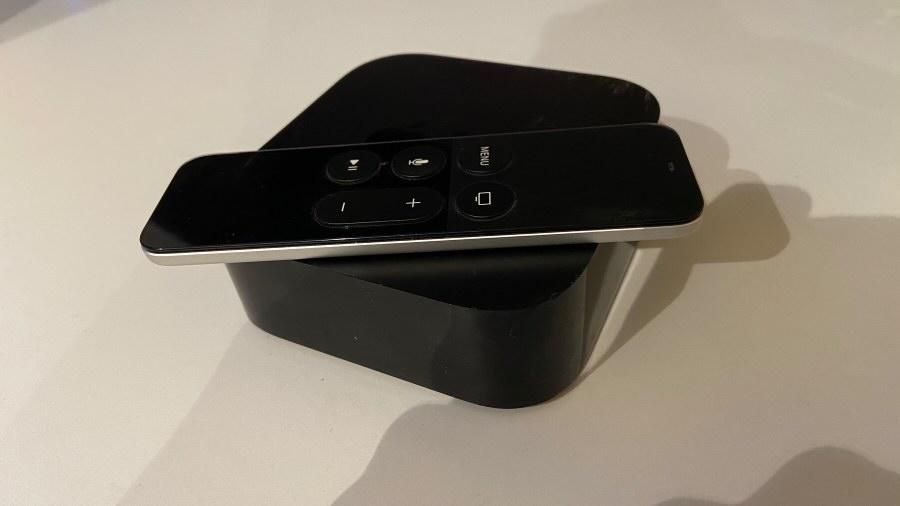 Б/у Apple Tv 64 gb 4rd gen повний крмпоект. не амикається