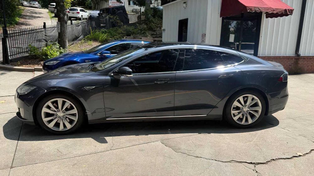 Tesla Model S P85D      2016