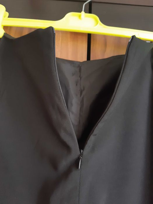 spodnie czarne eleganckie ze srebrnym akcentem na nogawce