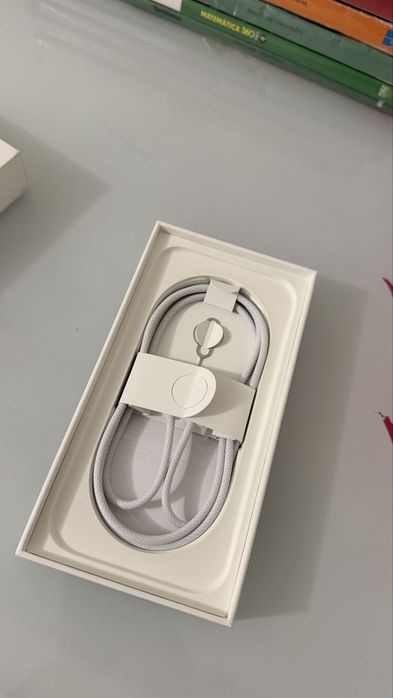 iPhone 16 128GB.