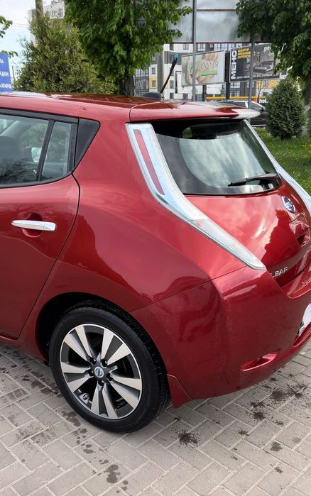 Авто Nissan LEAF