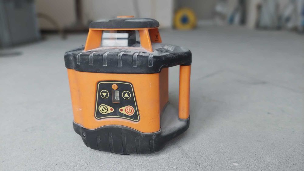 Niwelator budowlany laserowy  obrotowy rotacyjny