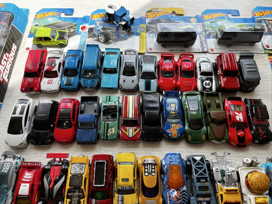 Машинки HotWheels,matchbox,військова техніка,танки,disney pixar,kinder