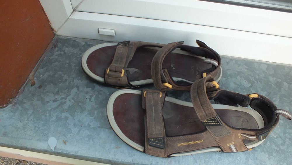 Super sandały skóra marki Clarks plus w roz 44 1/2