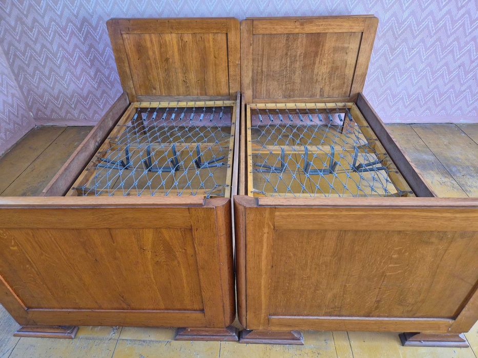 łóżka, drewniane, wkłady sprężynowe – prl, vintage