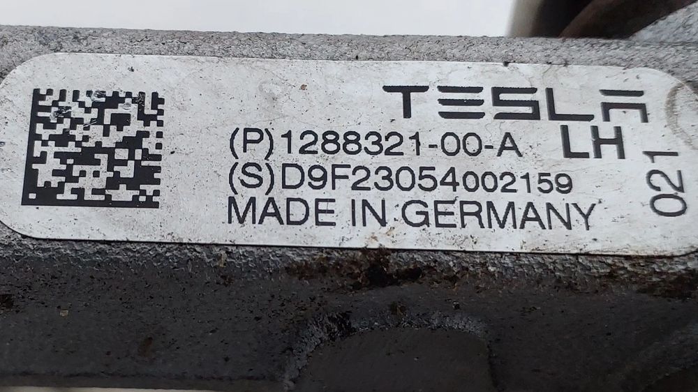 Braço de suspensão frente esquerdo TESLA Model Y (5YJY)