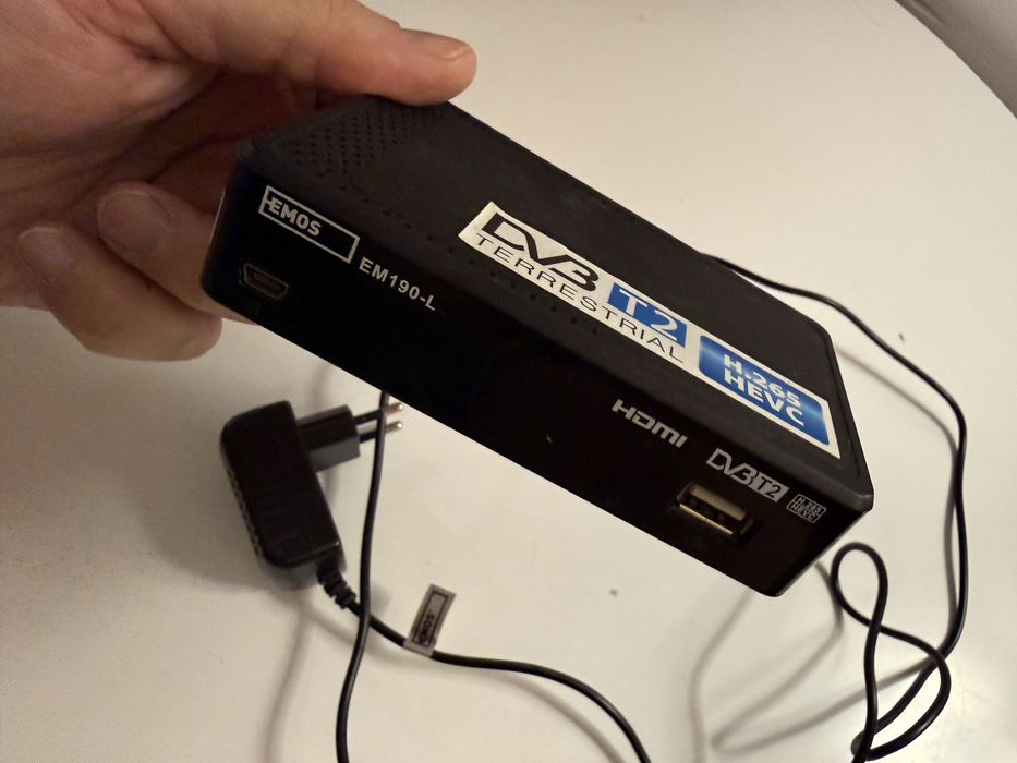 Tuner dekoder DVB-T2 z pilotem stan idealny