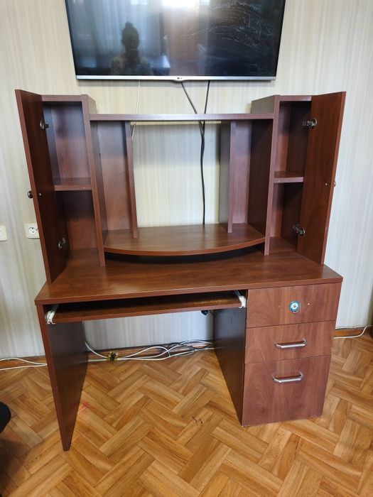 Рабочий компьютерный стол