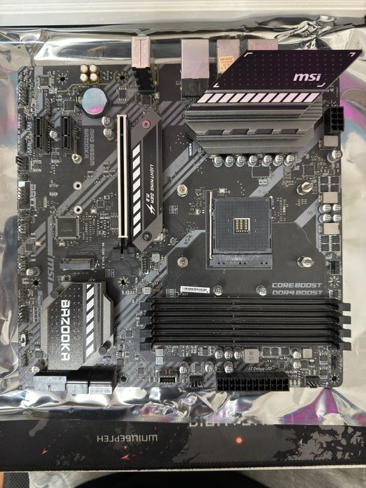 Материнська плата msi b550m bazooka