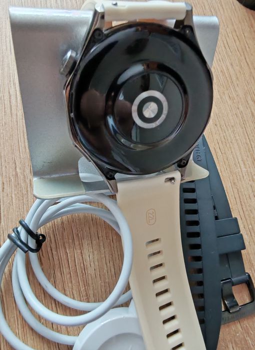 SmartWatch Huawei Watch GT 4 z ładowarką, 2 paski.