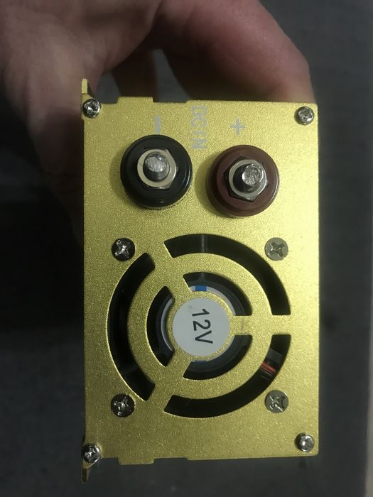 Жовтий інвертор 3000W з 12V на 220V