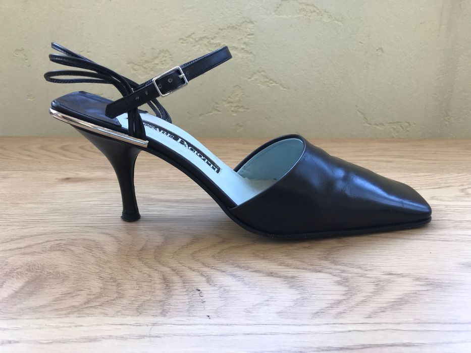 Чорні жіночі босоніжки з натуральної шкіри, Італія.