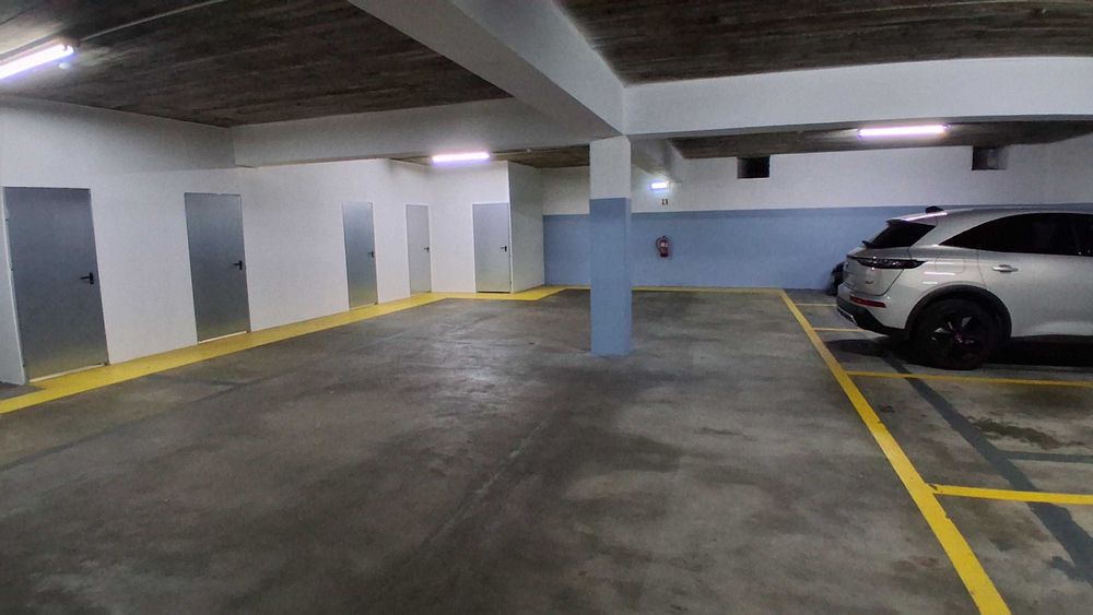 Garagem, armazém no Marquês, Porto