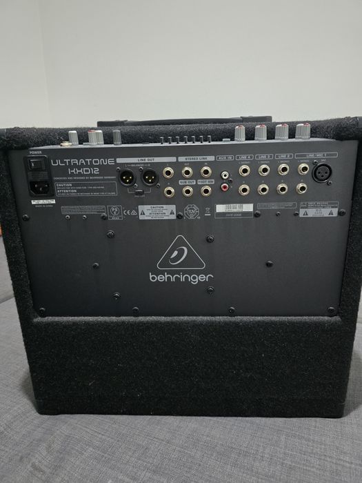 Amplificador de instrumentos Behringer Ultratone kxd12. 600w bi-a