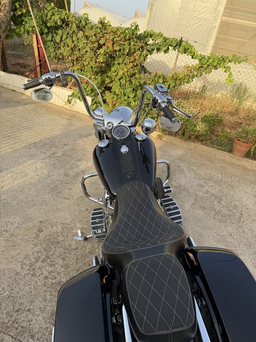 Harley-Davidson Road King 2001 estilo Chicano/Bagger.