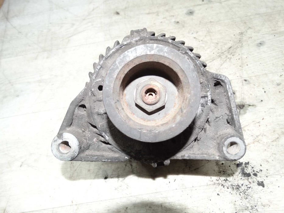 Б/у генератор BMW 3 E36 E30 70A 14V бензин 123310006