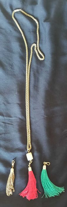 Colar comprido dourado com 3 pendentes amovíveis