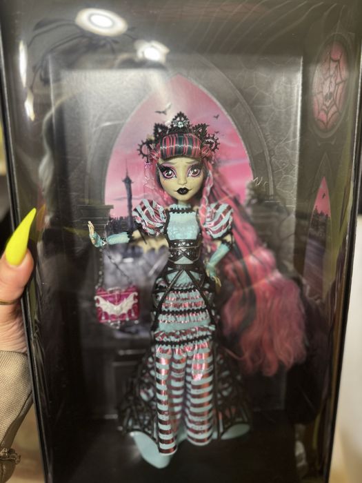 Monster high Rochelle fang vote