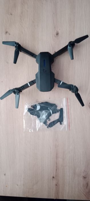 Dron e100 pro v2024
