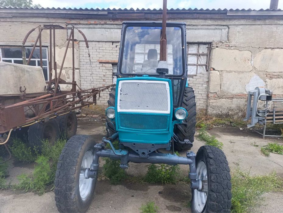 Продам трактора Юмз-6 2 штук