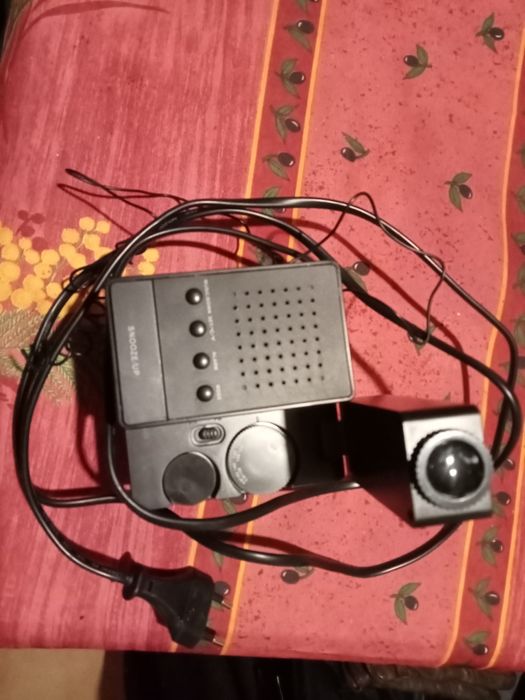 Radio despertador com projetor de hora