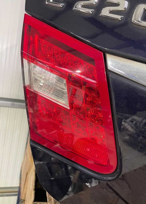 Farolim traseiro esquerdo da mala Mercedes W212 Ano: 2011