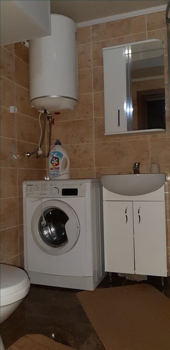 Посуточно  2 комн. Центр , площадь.