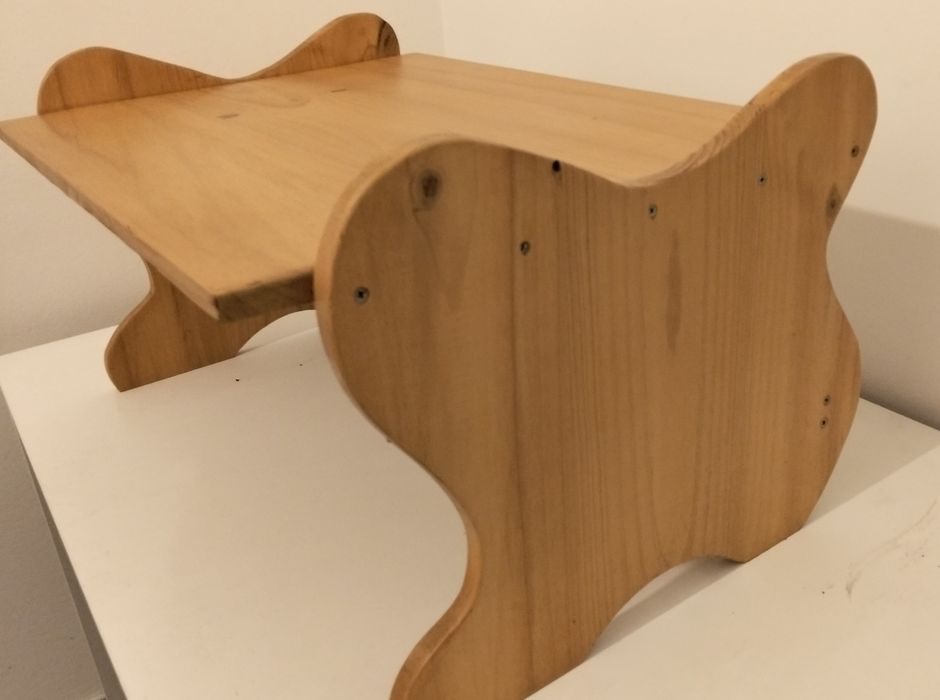 Mesa/Secretaria com cadeira para  criança