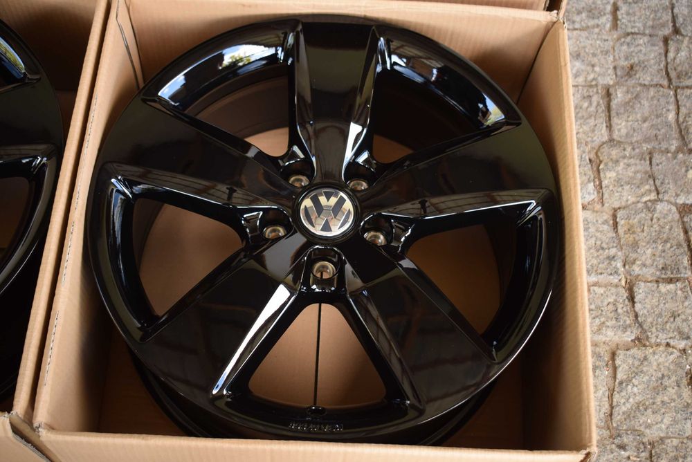 VW Multivan caravelle transporter amarok black czarny OEM 19 cali
