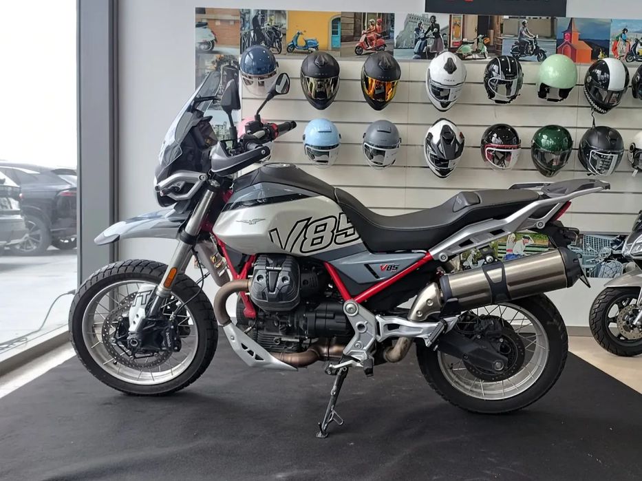 Moto Guzzi V85