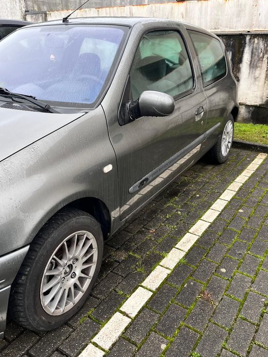 Carro renault clio